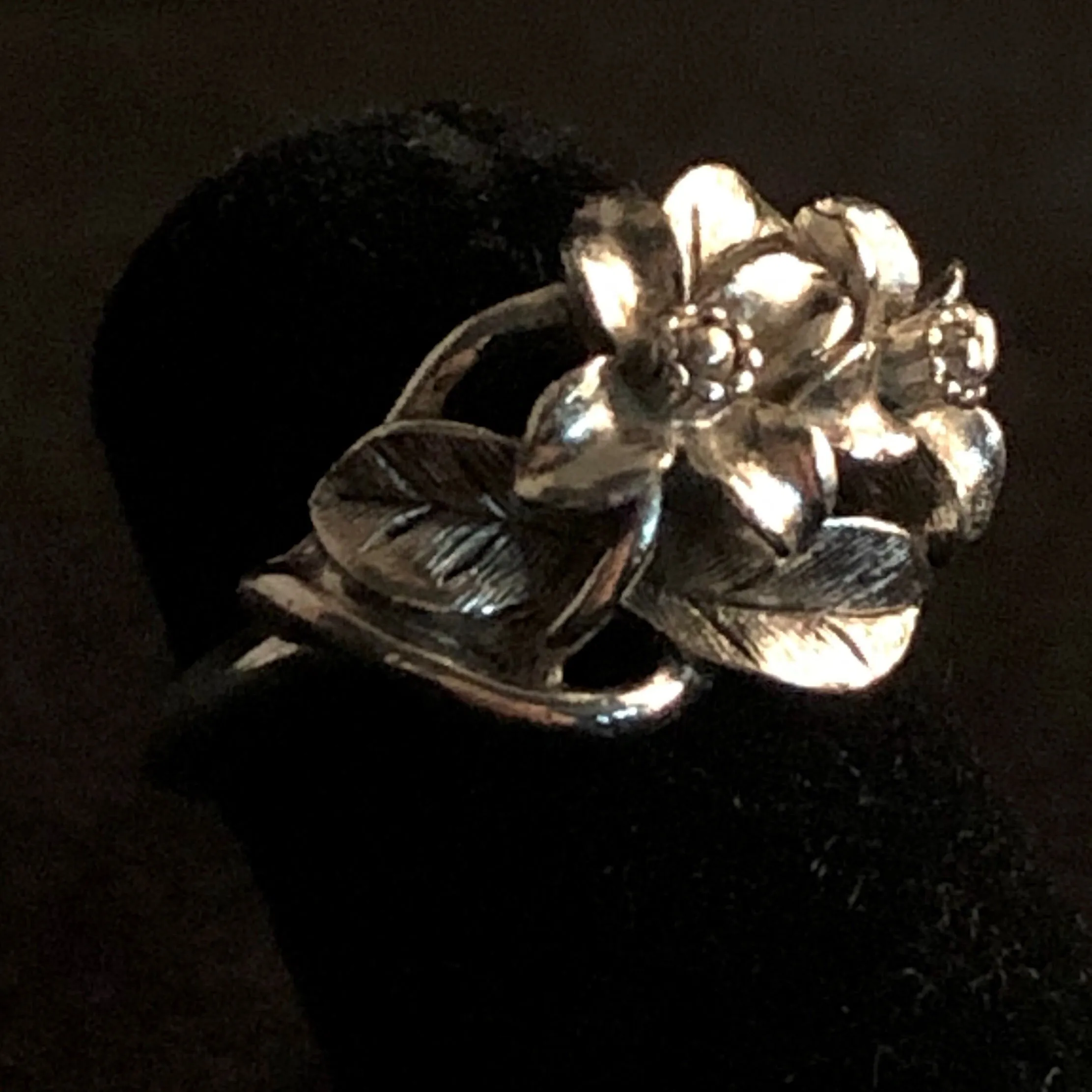 1975 Avon Orchard Blossoms Ring