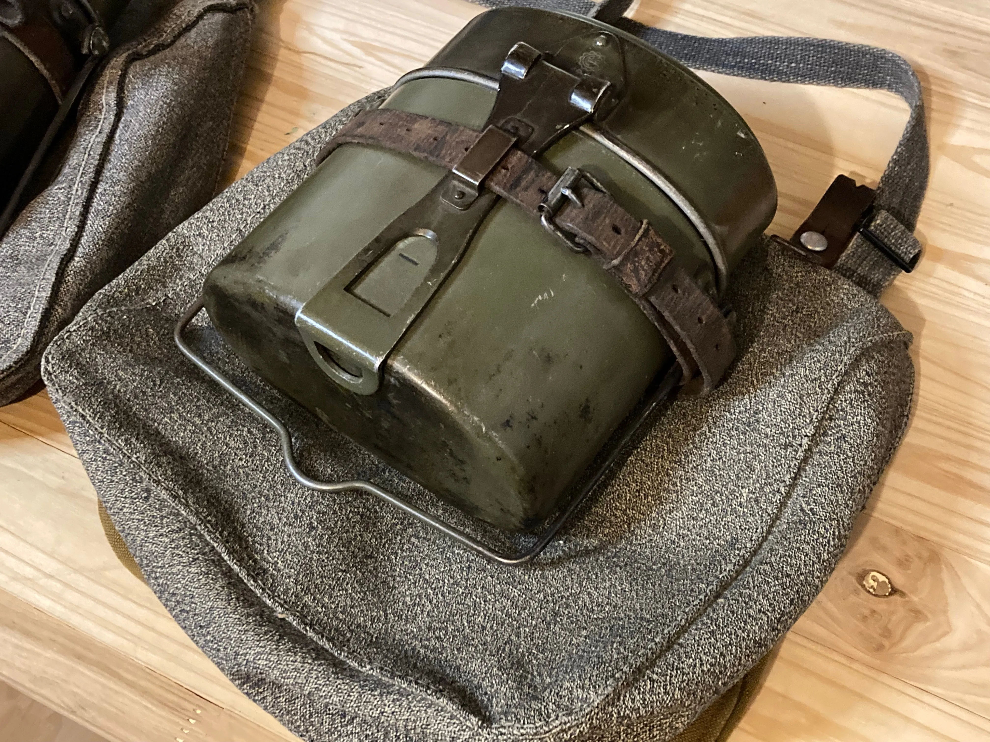 Bag, Swiss Army Bread Bag with Gamelle (Mess Kit) 1951