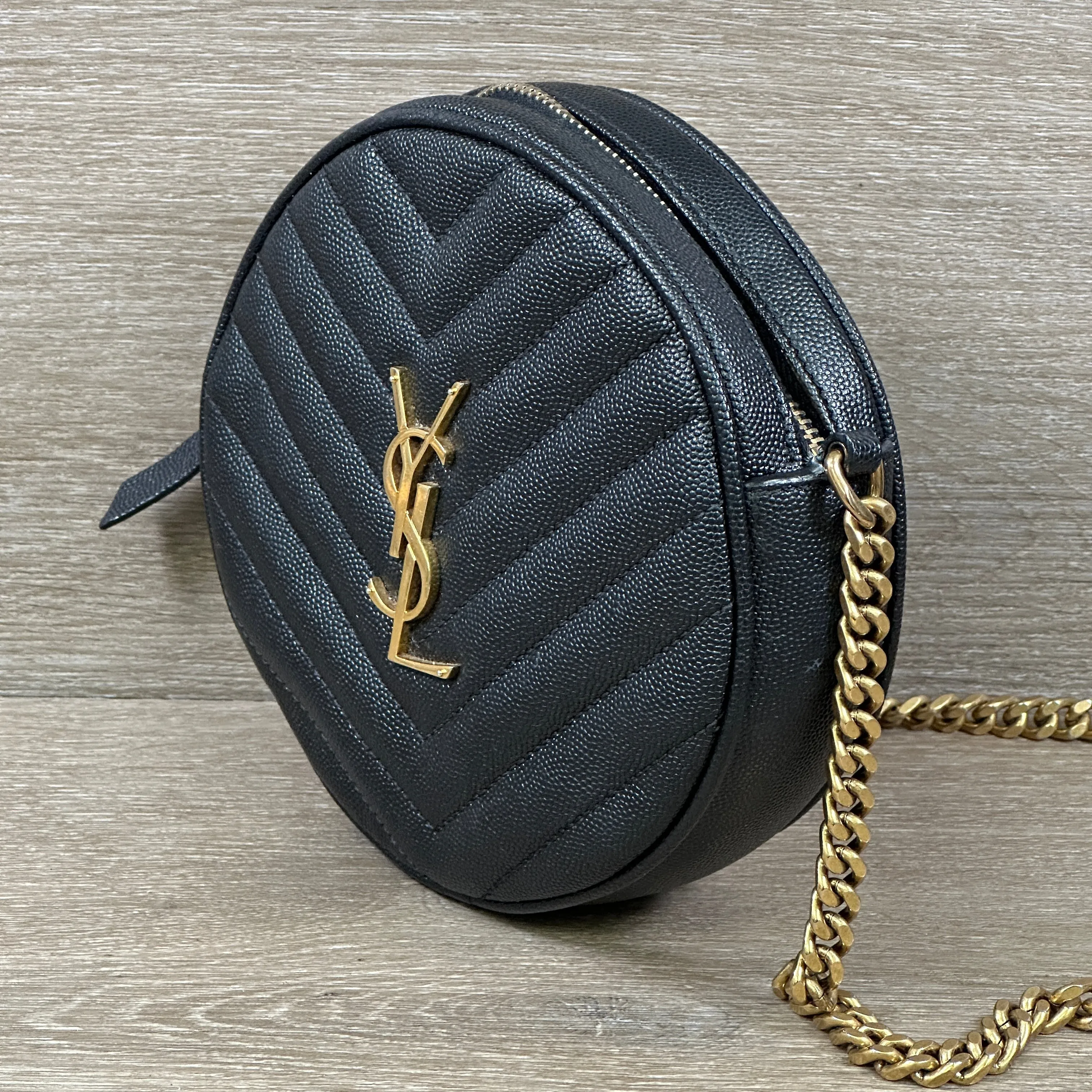 Saint Laurent Calfskin Matelasse Chevron Round Vinyle Camera Bag - Black