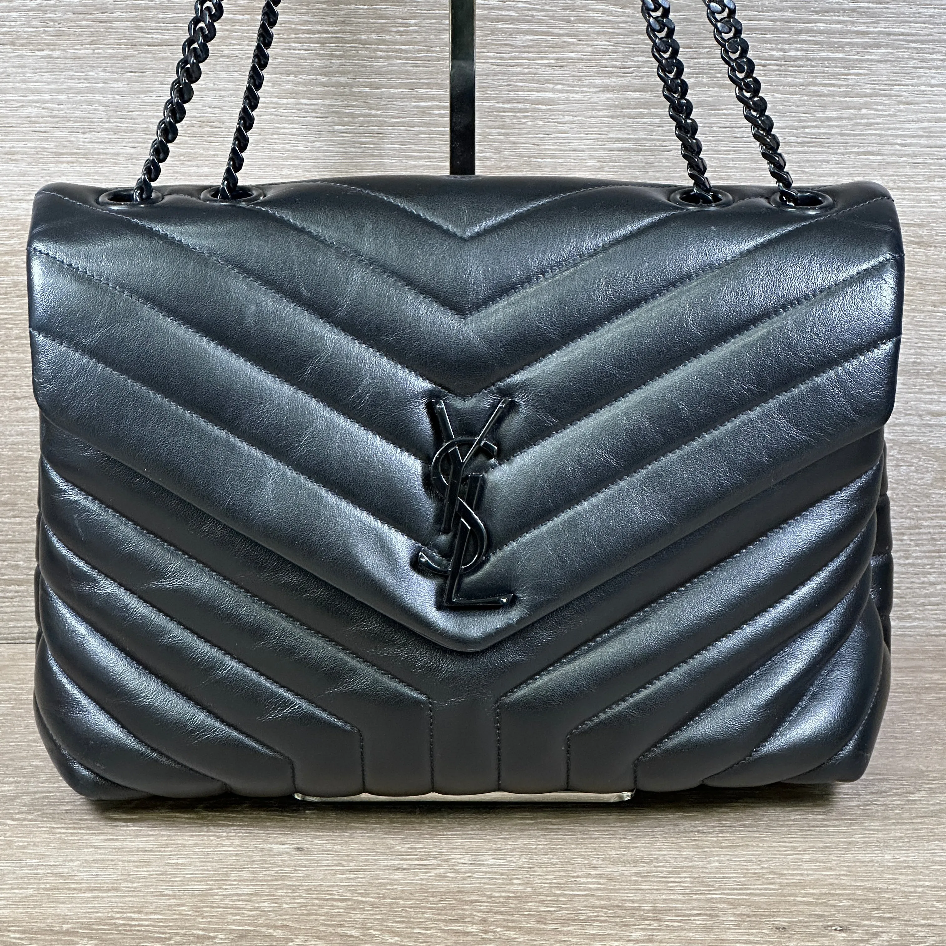 Saint Laurent LouLou Medium in Quilted Leather - Black