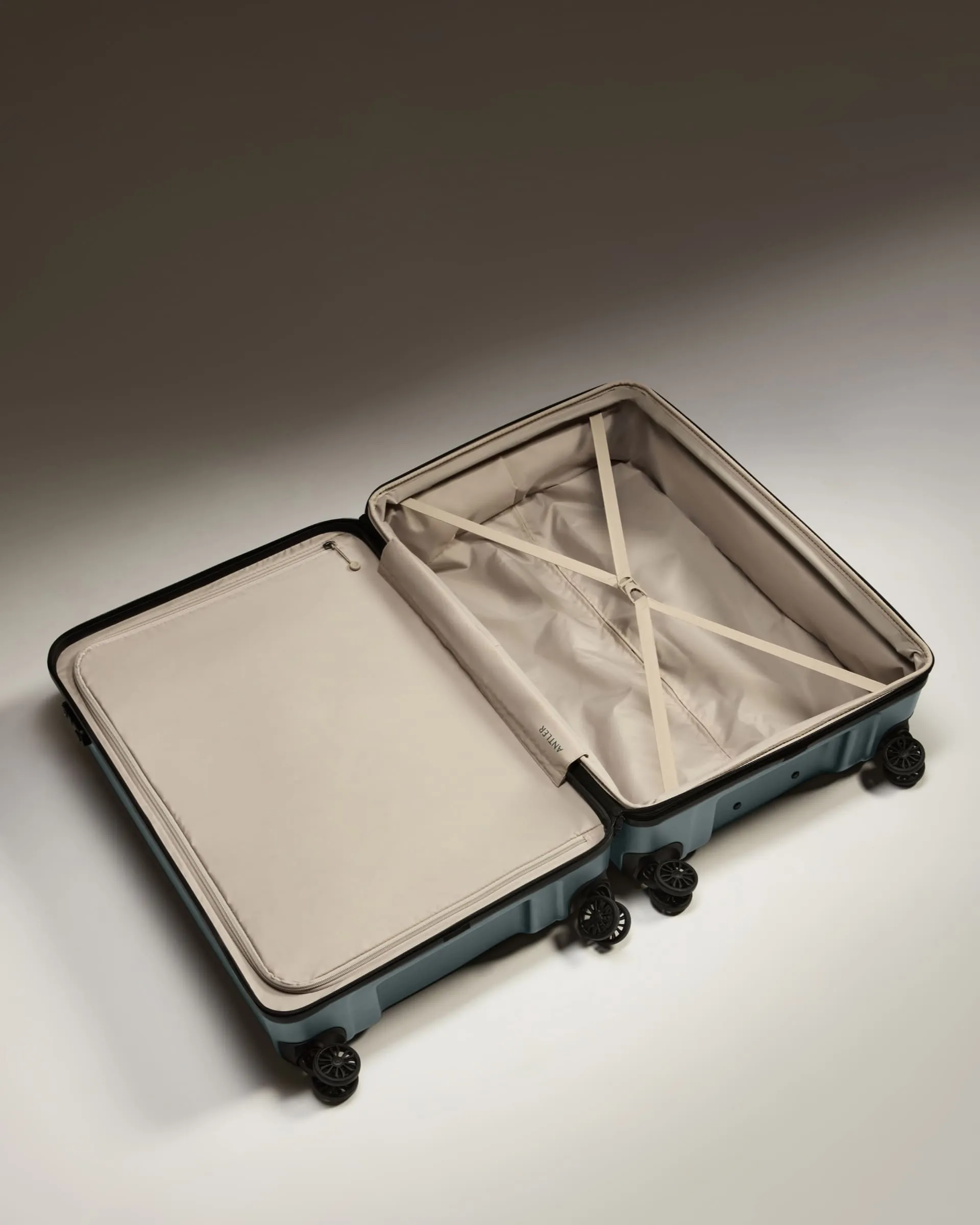 Suitcase Set in Granite Grey - Logo